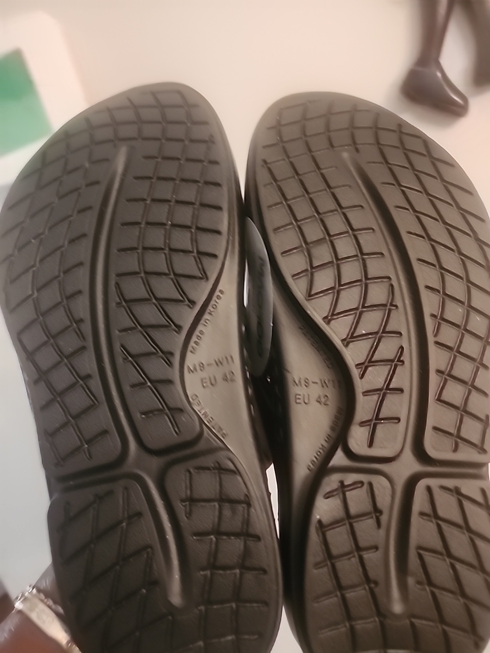 Unisex Oofos Ooriginal Black Recovery  Rubber Flip Flops - EU 42 - Picture 4 of 8